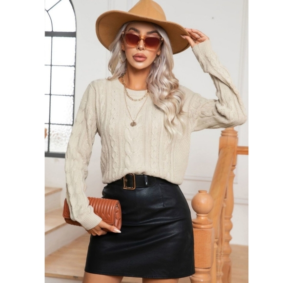 NEW! CABLE KNIT LOOSE FIT SWEATER - Picture 4 of 7